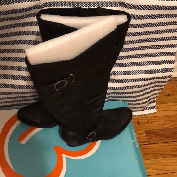 Boots - Picture 4 of 4